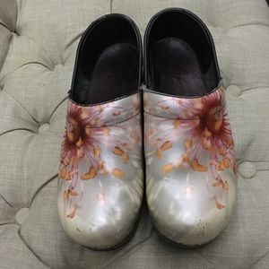 Dansko Pink poppy professional clogs